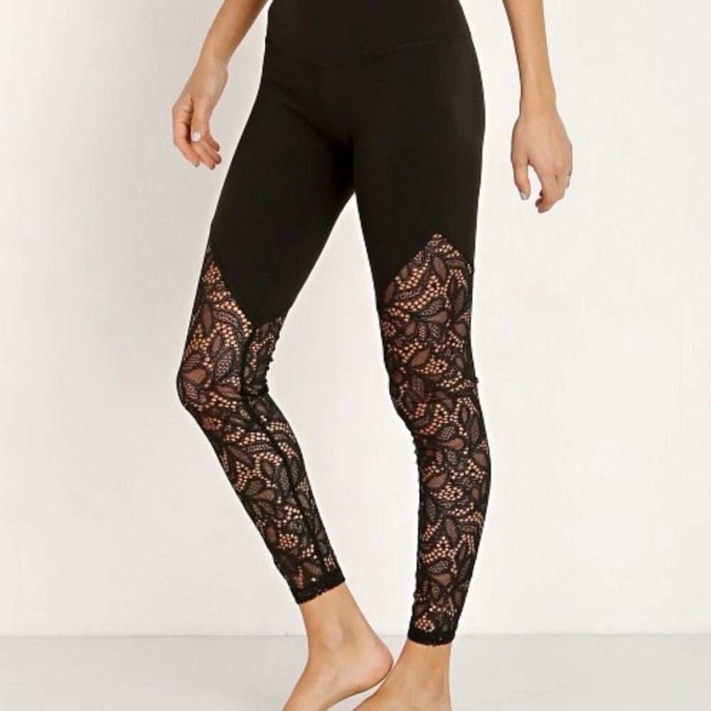 Like new black beyond yoga leggings